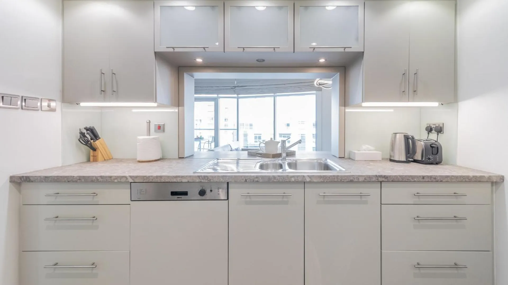 Boutique Living - Burj Views - Renovated Apartment Dubai