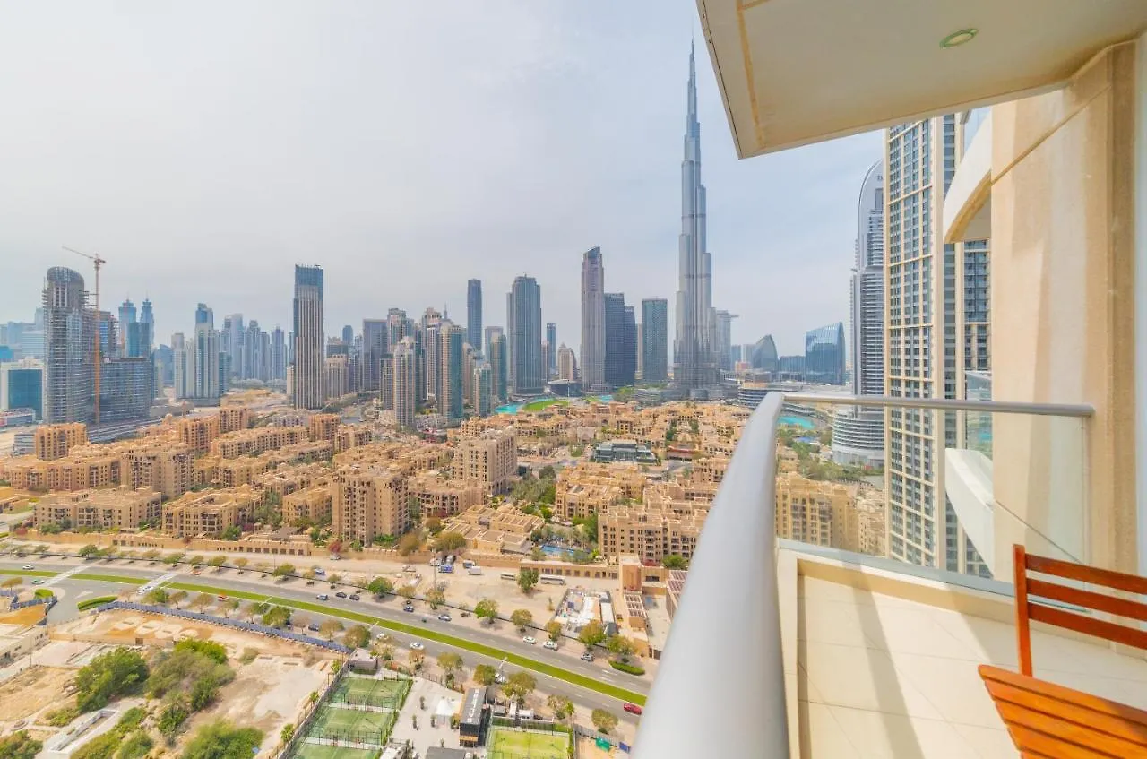 Boutique Living - Burj Views - Renovated Apartment Dubai