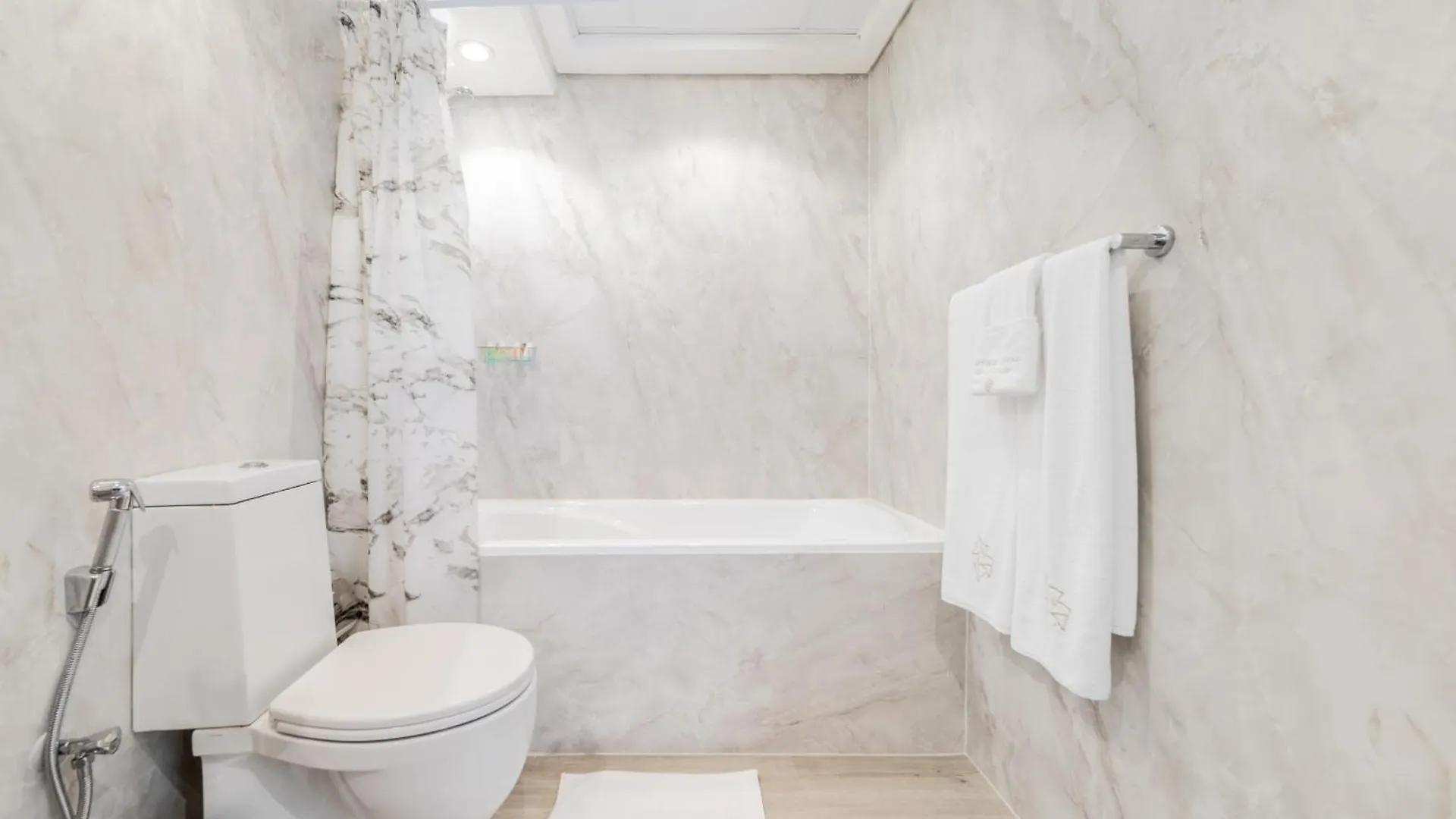 Boutique Living - Burj Views - Renovated Apartment Dubai 0*,