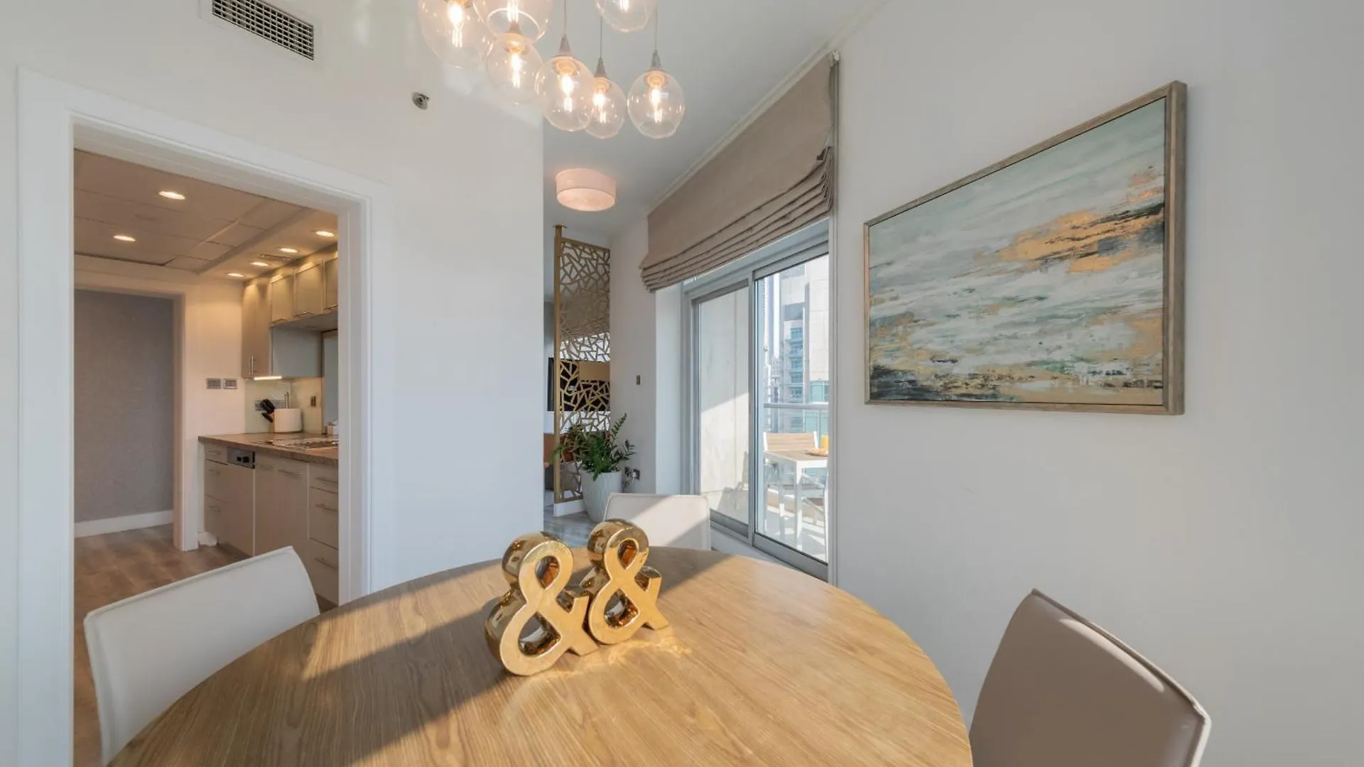 Boutique Living - Burj Views - Renovated Apartment Dubai