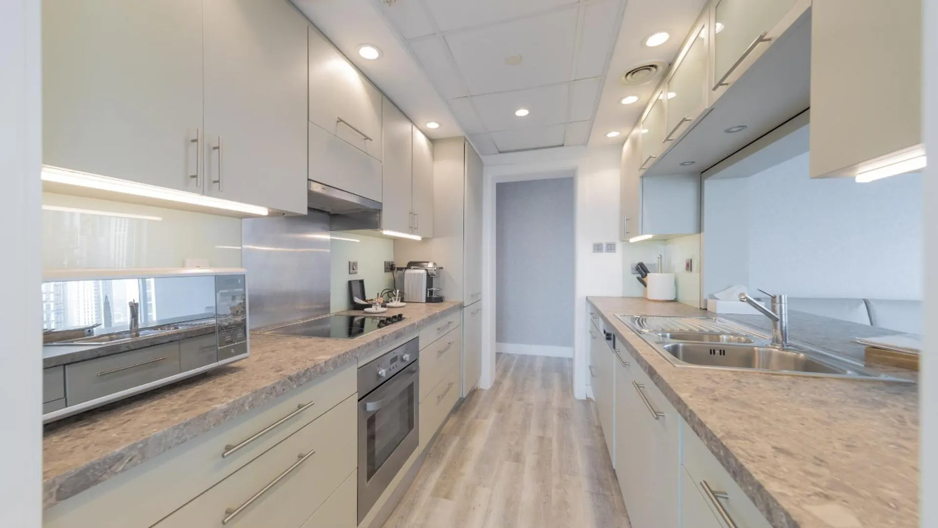 Boutique Living - Burj Views - Renovated Apartment Dubai