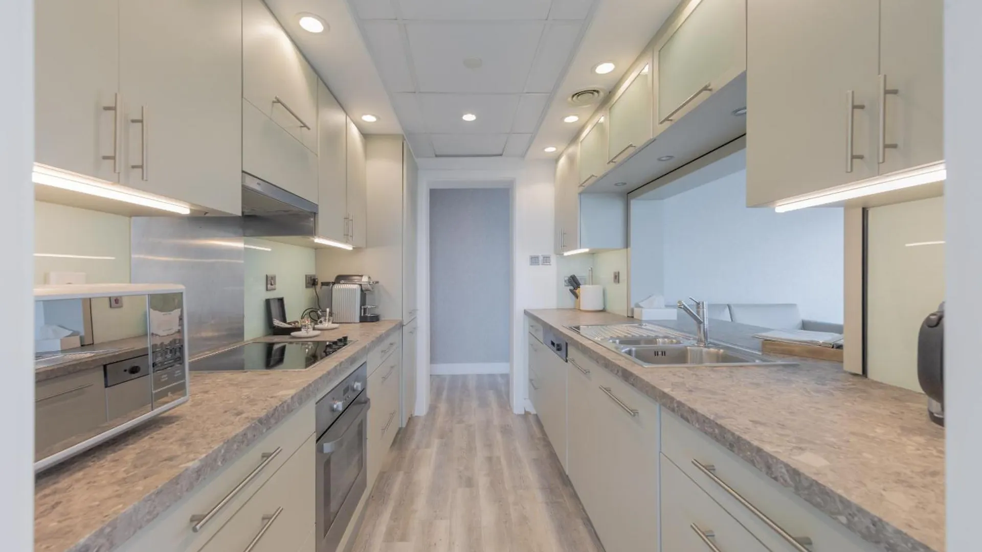Boutique Living - Burj Views - Renovated Apartment Dubai