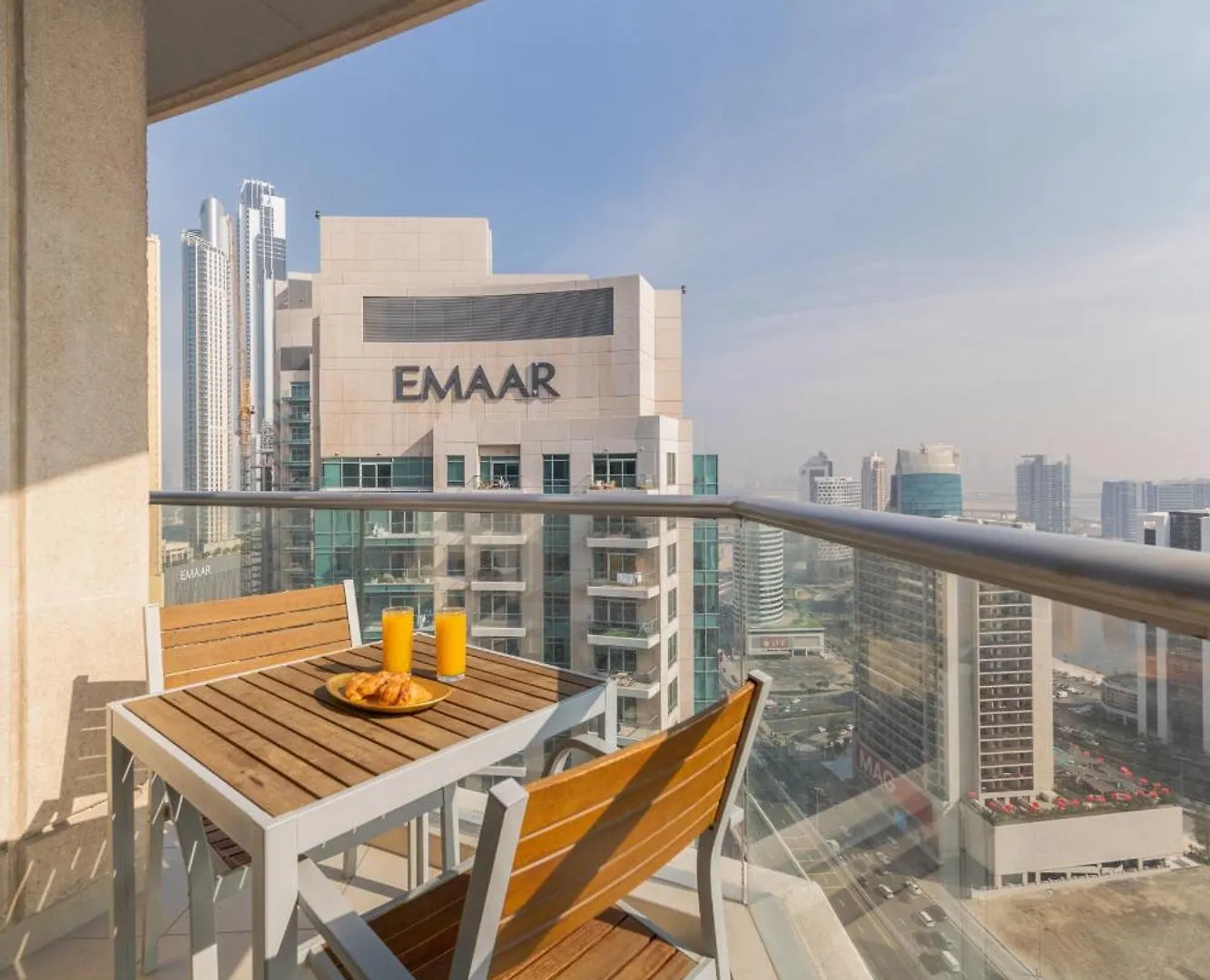 Boutique Living - Burj Views - Renovated Apartment Dubai