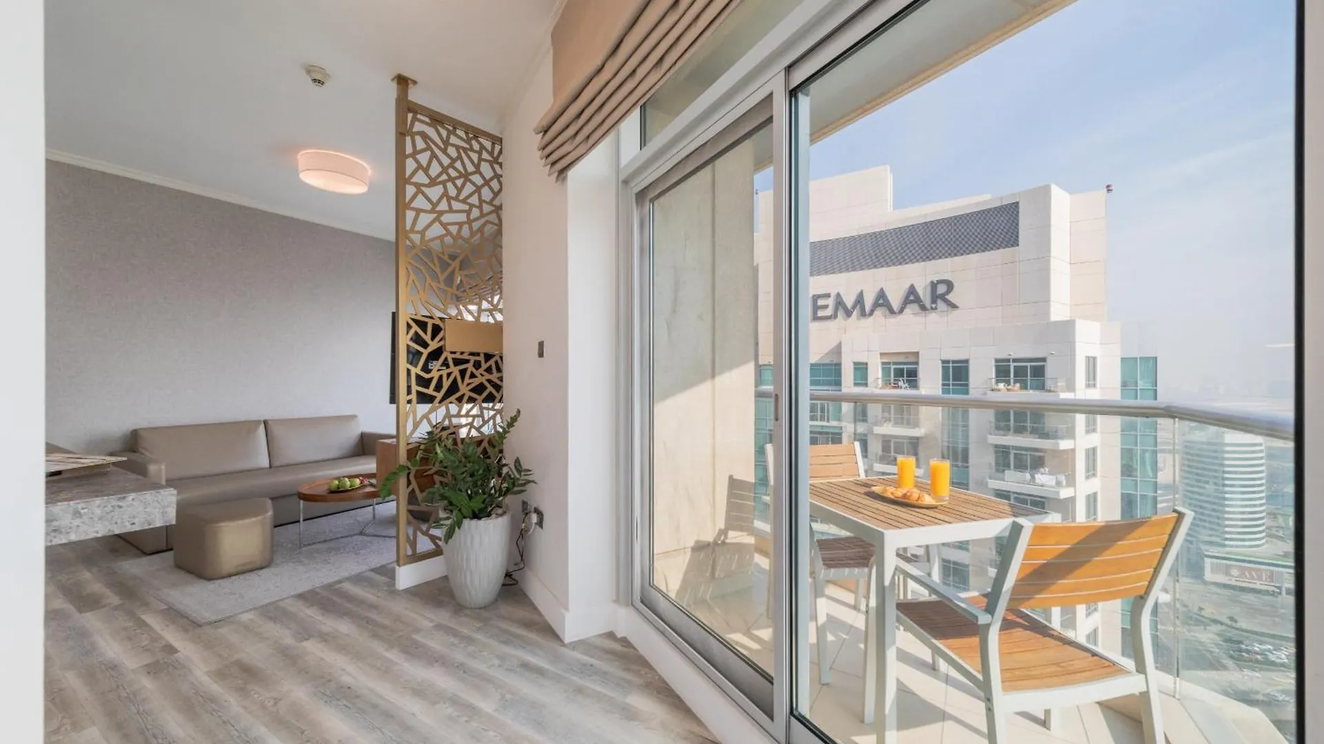 Boutique Living - Burj Views - Renovated Apartment Dubai