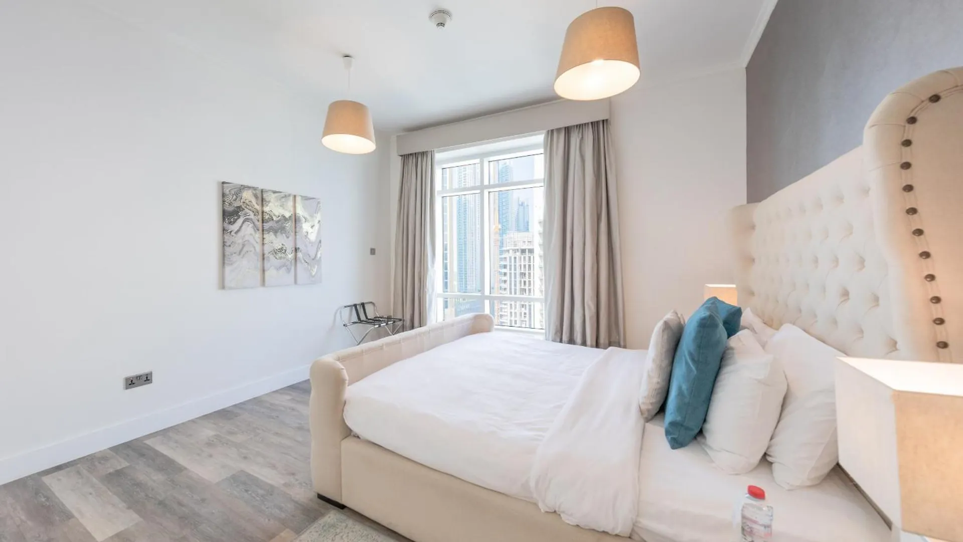 Boutique Living - Burj Views - Renovated Apartment Dubai