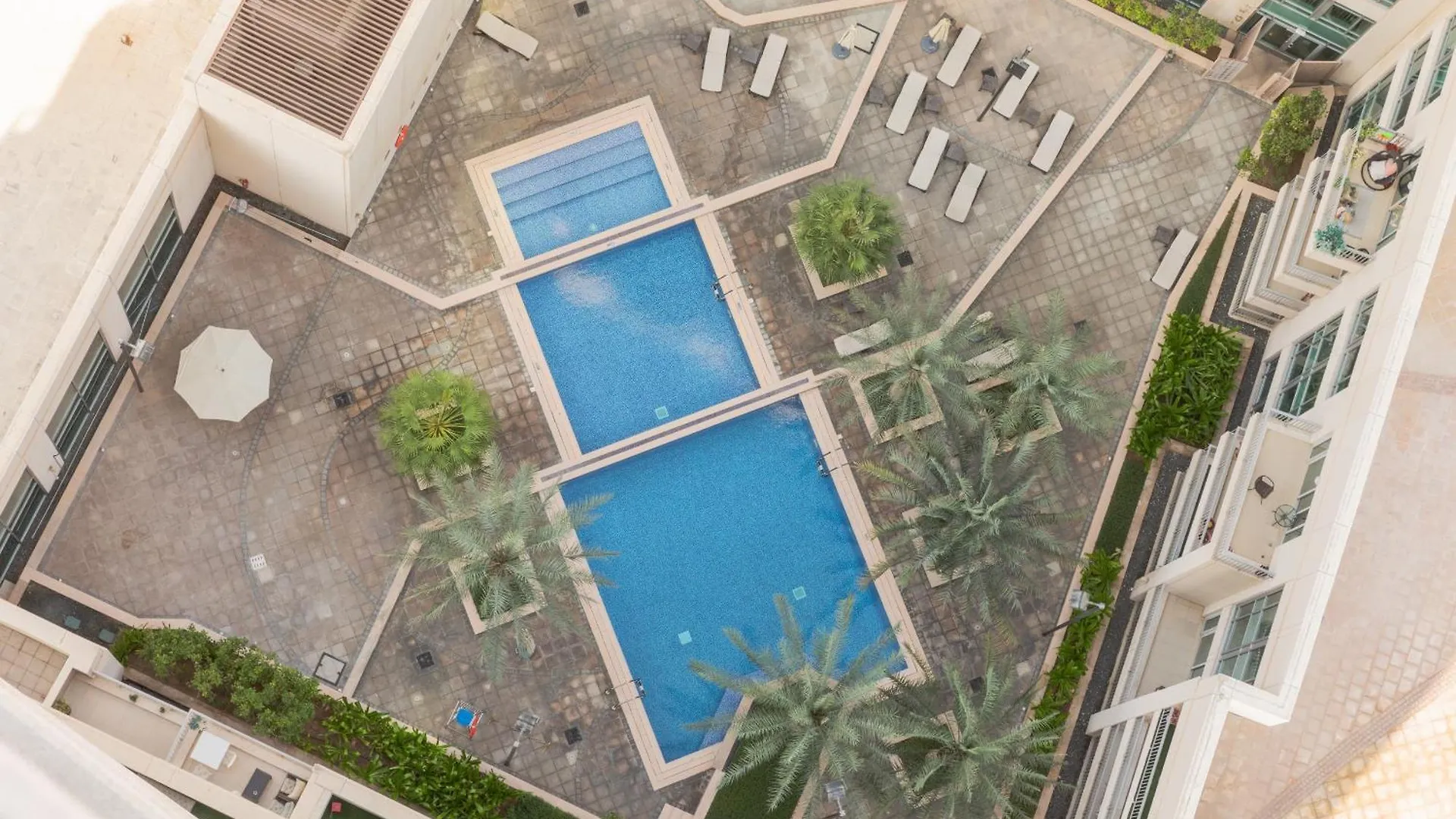 Boutique Living - Burj Views - Renovated Apartment Dubai
