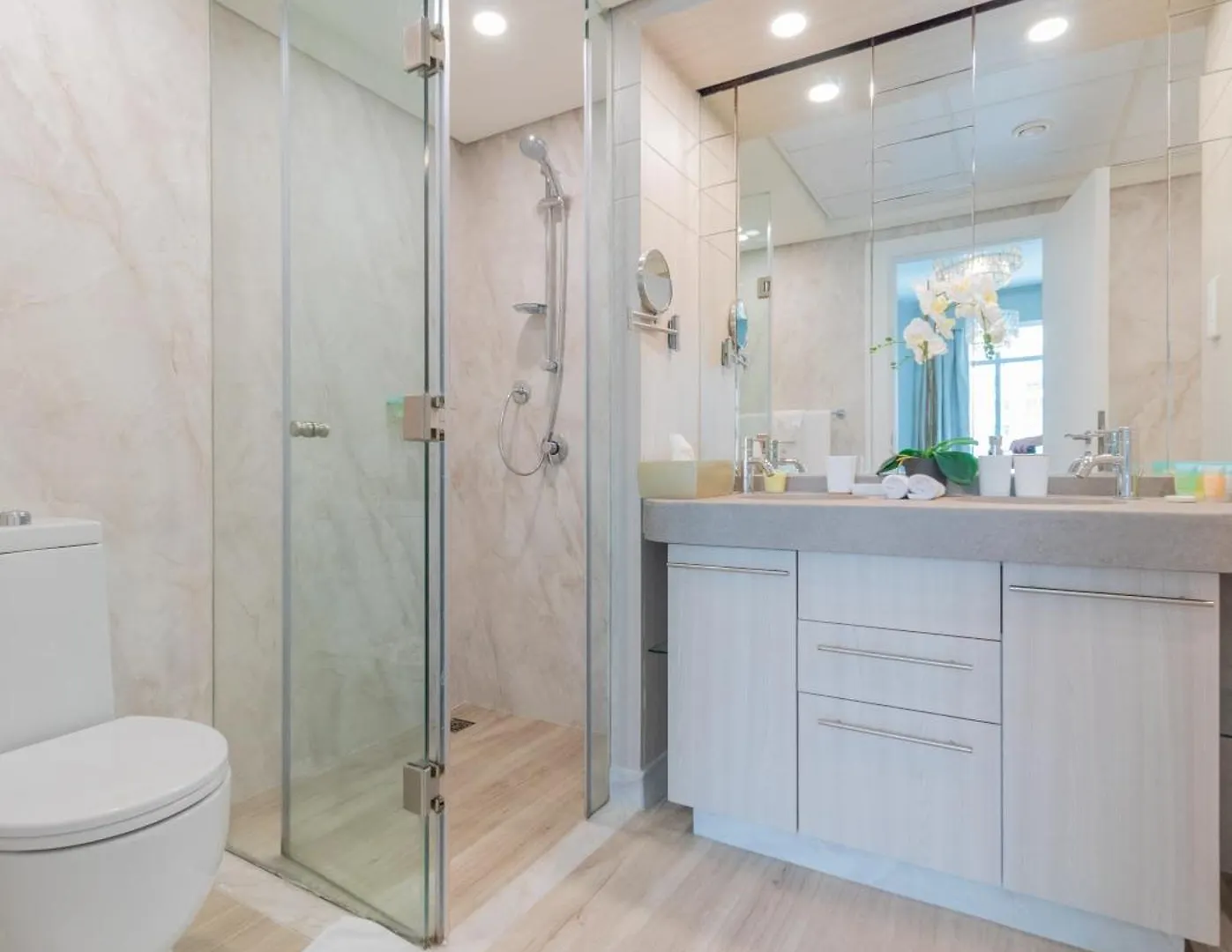 Boutique Living - Burj Views - Renovated Apartment Dubai