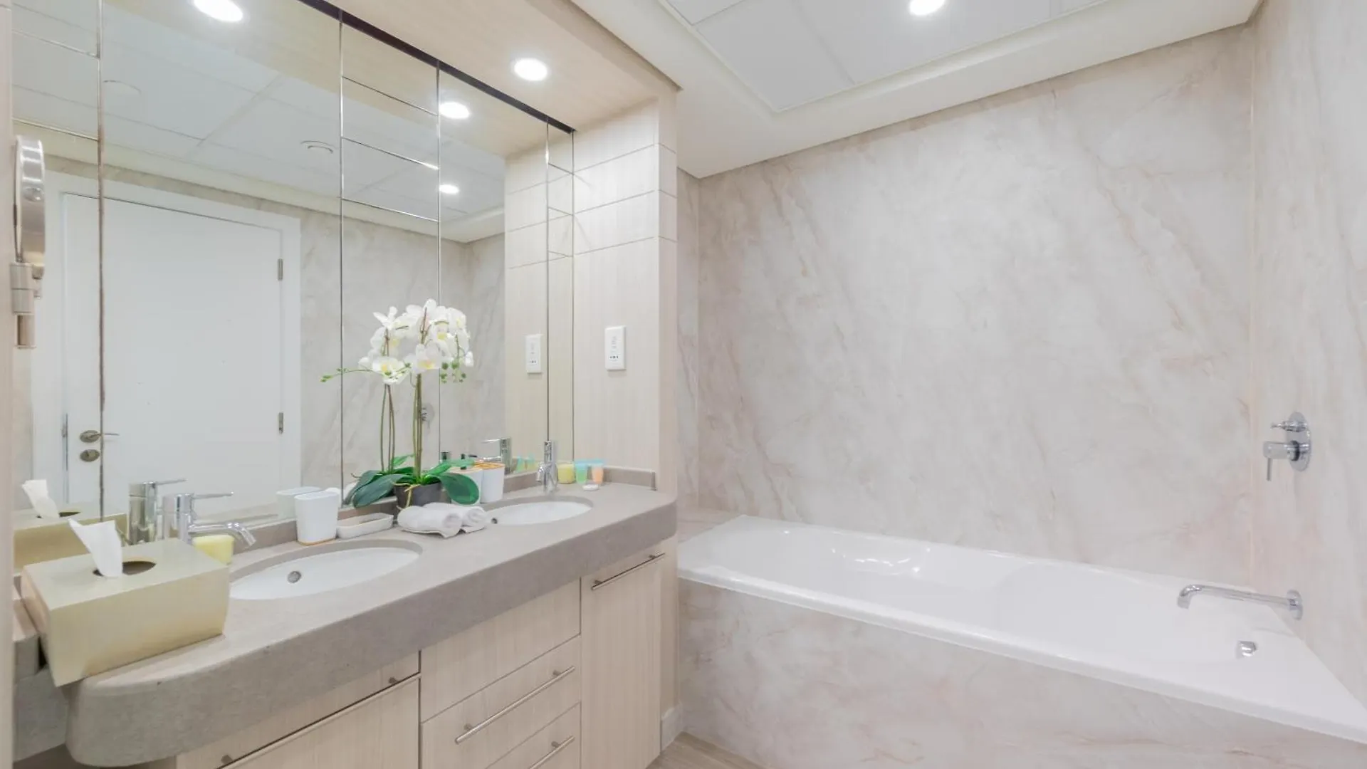 Boutique Living - Burj Views - Renovated Apartment Dubai
