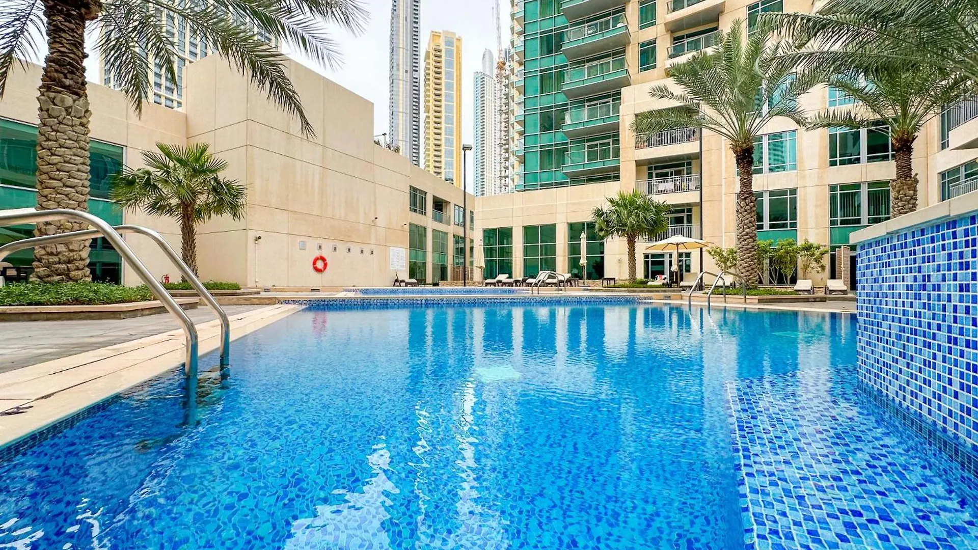 Boutique Living - Burj Views - Renovated location