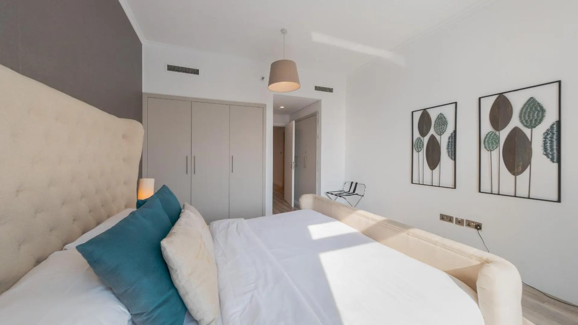 Boutique Living - Burj Views - Renovated Apartment Dubai