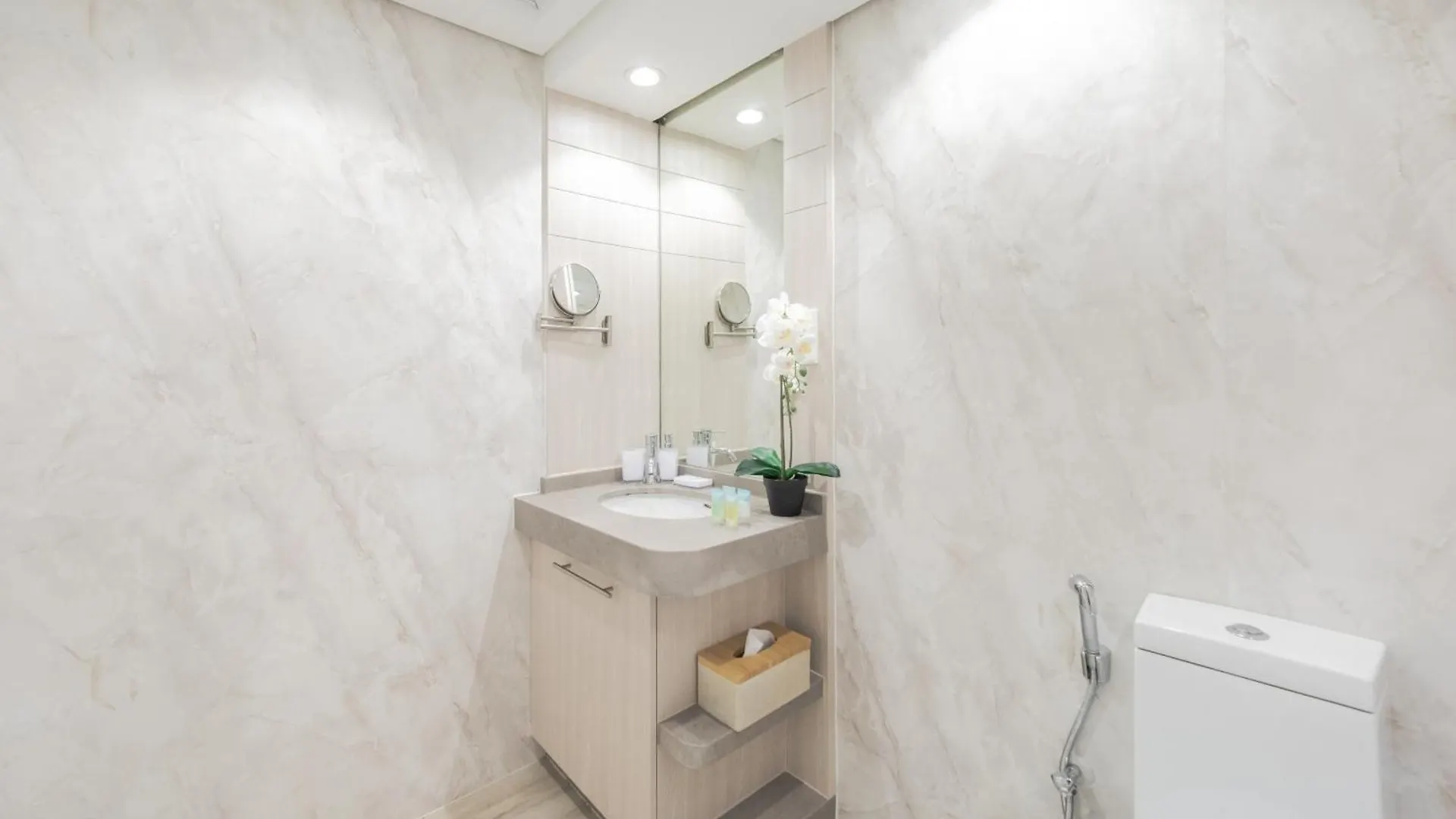 Boutique Living - Burj Views - Renovated Apartment Dubai