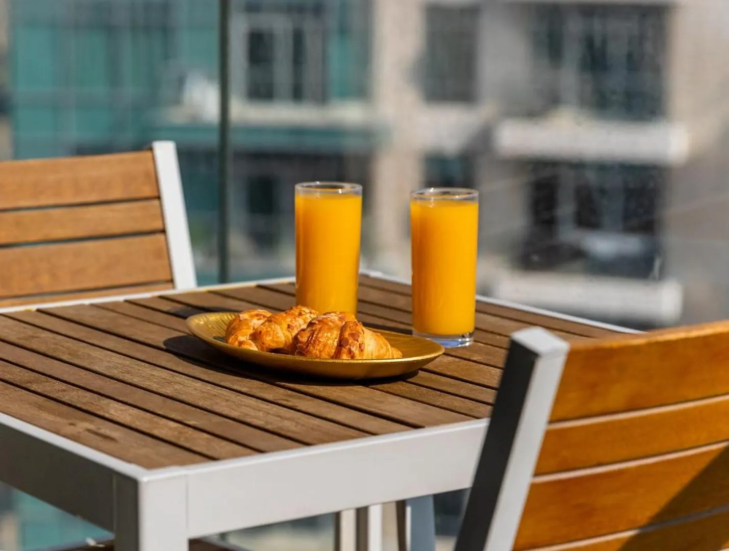 Boutique Living - Burj Views - Renovated Apartment Dubai