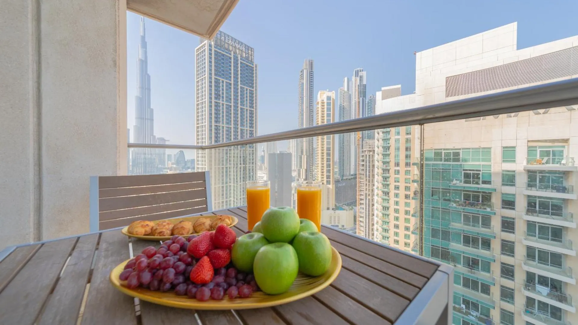 Boutique Living - Burj Views - Renovated Apartment Dubai